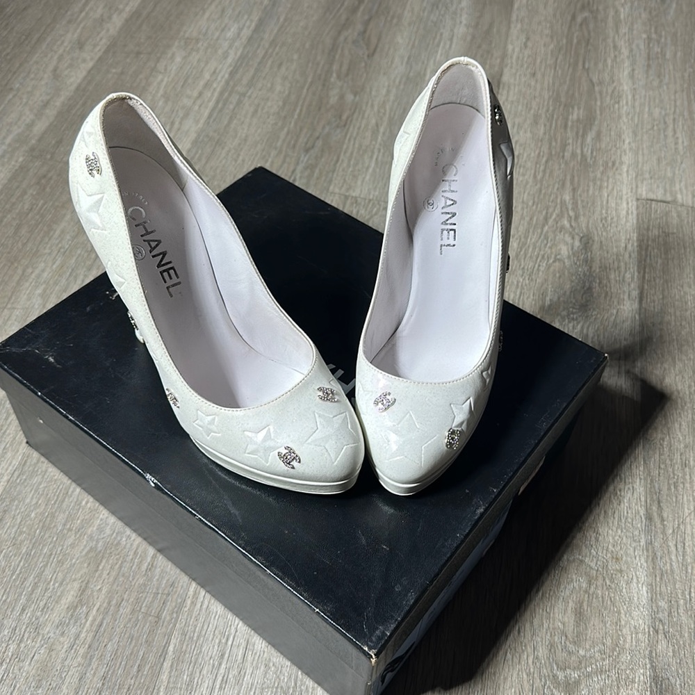 Chanel  Autumn Fall White Patent Glitter Crystal Comete Stars Pump EU 38.5 US 8
